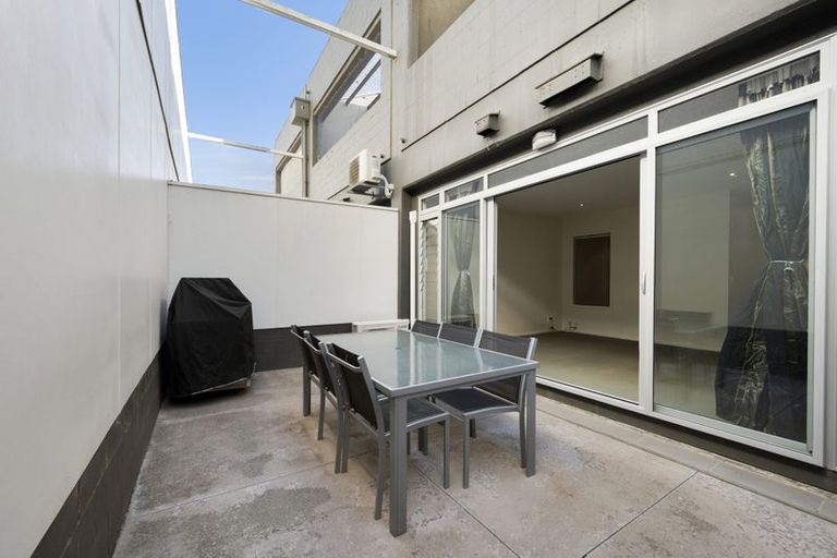 Photo of property in Las Olas De Cuba, 3/35 Torrens Terrace, Mount Cook, Wellington, 6011