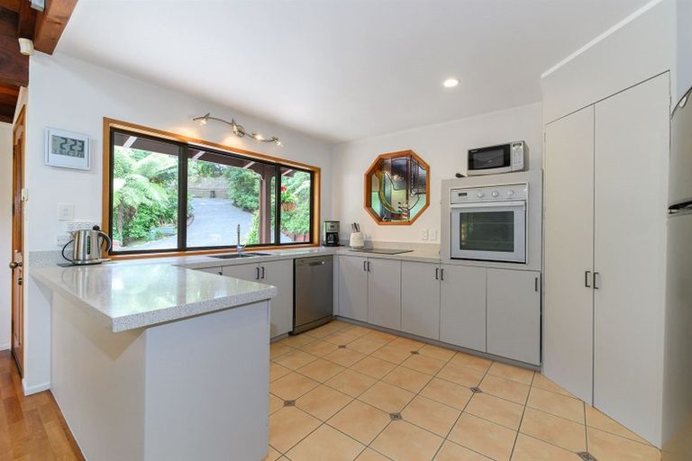 Photo of property in 2/57 Pupuke Road, Birkenhead, Auckland, 0627