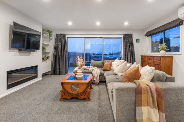 Photo of property in 2 Ihakara Arthur Lane, Aotea, Porirua, 5024