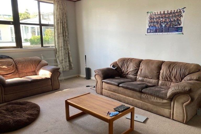 Photo of property in 8 Caroline Street, Mount Victoria, Wellington, 6011