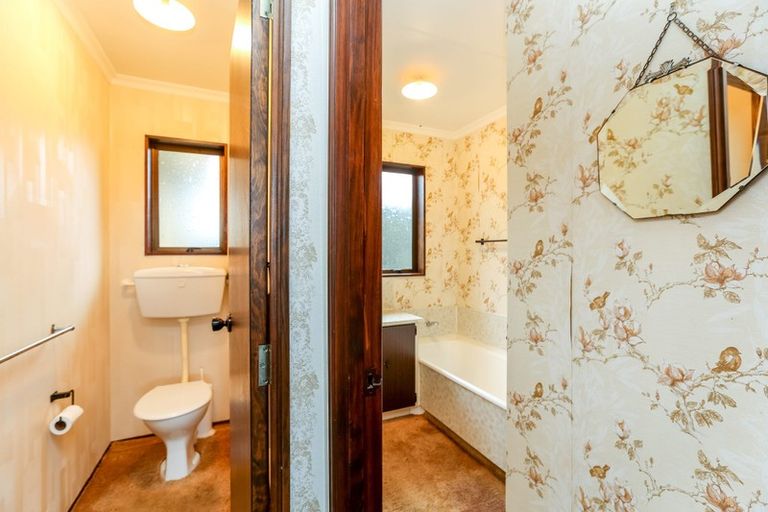 Photo of property in 18 Dunn Street, Egmont Village, 4372