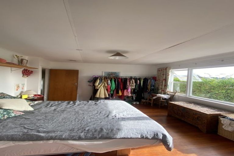 Photo of property in 8 Donnelly Street, Oakura, 4314