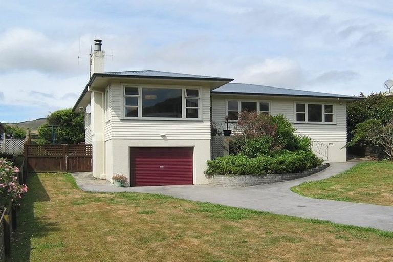 Photo of property in 59 Redwood Avenue, Tawa, Wellington, 5028