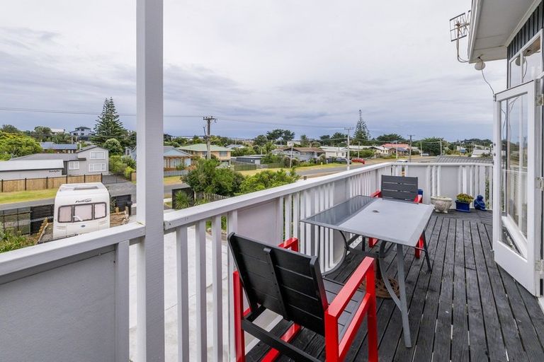 Photo of property in 72 Park Avenue, Waitarere Beach, Levin, 5510