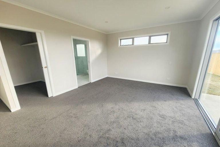 Photo of property in 49 Atlantic Drive, Fitzherbert, Palmerston North, 4410