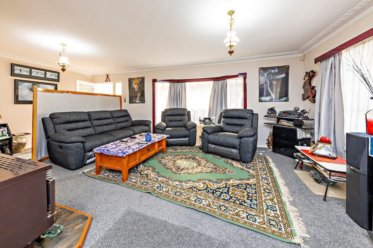 Photo of property in 58 Moncrieff Avenue, Clendon Park, Auckland, 2103