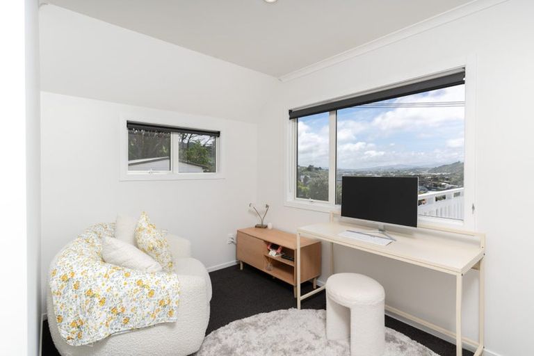 Photo of property in 17a The Drive, Tawa, Wellington, 5028