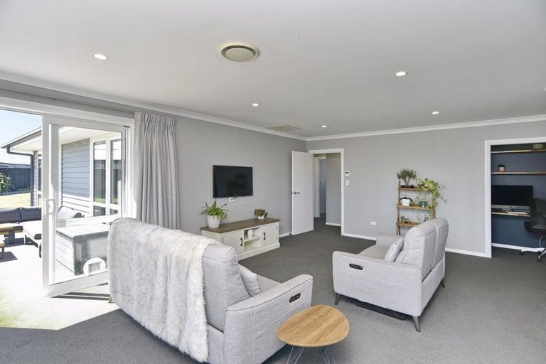 Photo of property in 35 Koura Drive, Rangiora, 7400