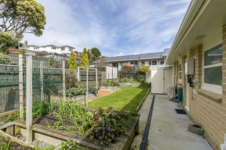 Photo of property in 1a Witham Street, Island Bay, Wellington, 6023