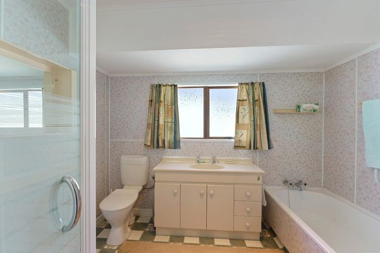 Photo of property in 14 River Glade, Waikanae, 5036