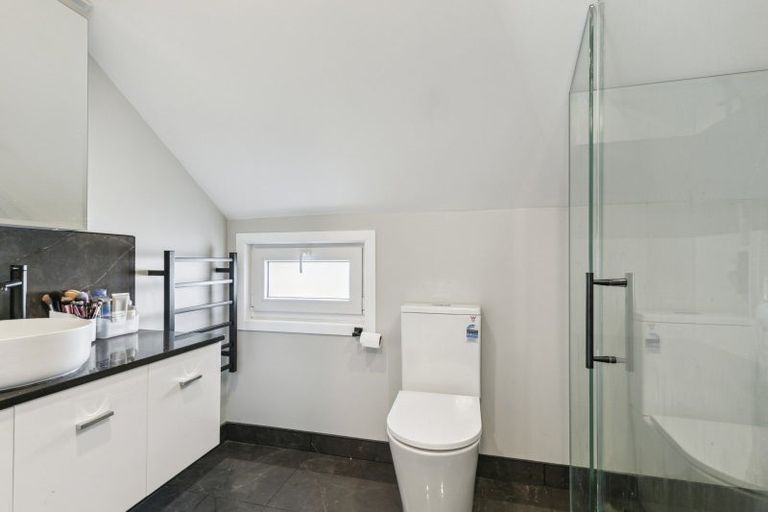 Photo of property in 2b Paratu Way, Strathmore Park, Wellington, 6022