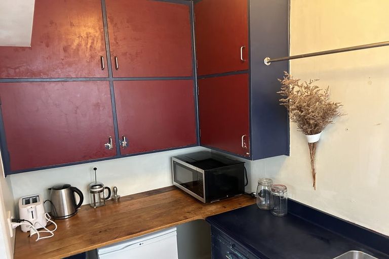 Photo of property in 10 Oriental Terrace, Mount Victoria, Wellington, 6011