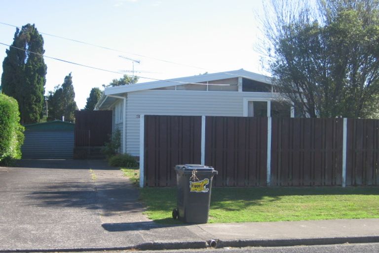 Photo of property in 22 Tonar Street, Northcote, Auckland, 0627