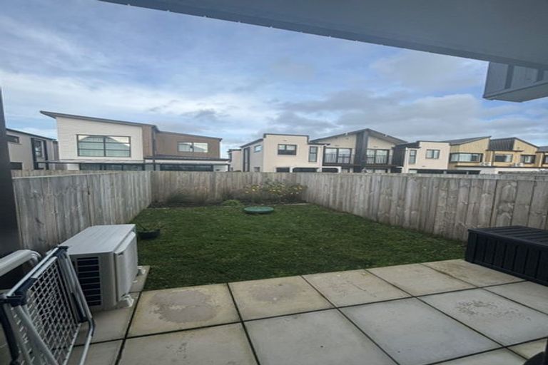 Photo of property in 15 Desalt Drive, Hobsonville, Auckland, 0616