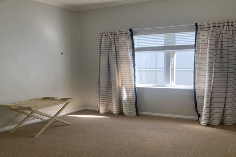 Photo of property in 9 Herald Terrace, Berhampore, Wellington, 6023