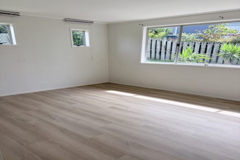 Photo of property in 5 Red Beach Road, Red Beach, 0932