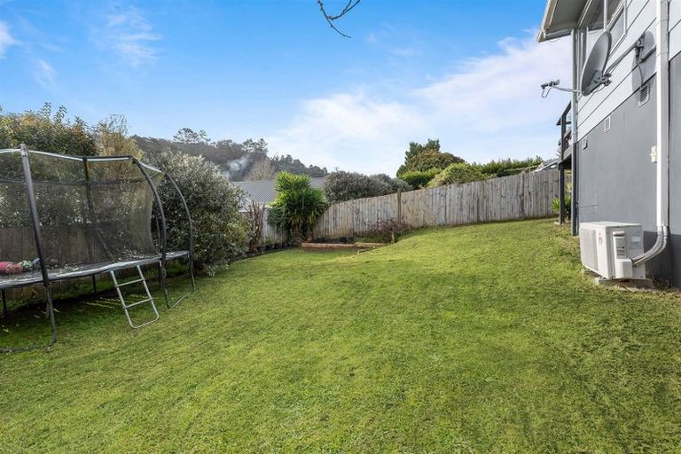 Photo of property in 2/120 Lynn Road, Bayview, Auckland, 0629