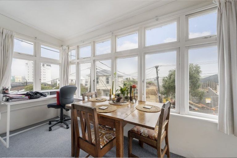 Photo of property in 54 Roxburgh Street, Mount Victoria, Wellington, 6011