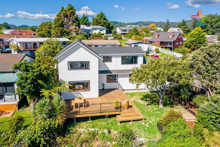 Photo of property in 186 Holborn Drive, Stokes Valley, Lower Hutt, 5019