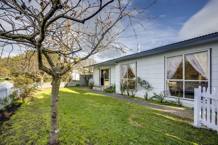 Photo of property in 6 Burton Crescent, Flaxmere, Hastings, 4120