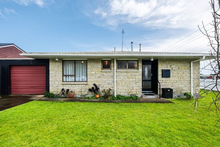 Photo of property in 2 Tiverton Crescent, Whalers Gate, New Plymouth, 4310