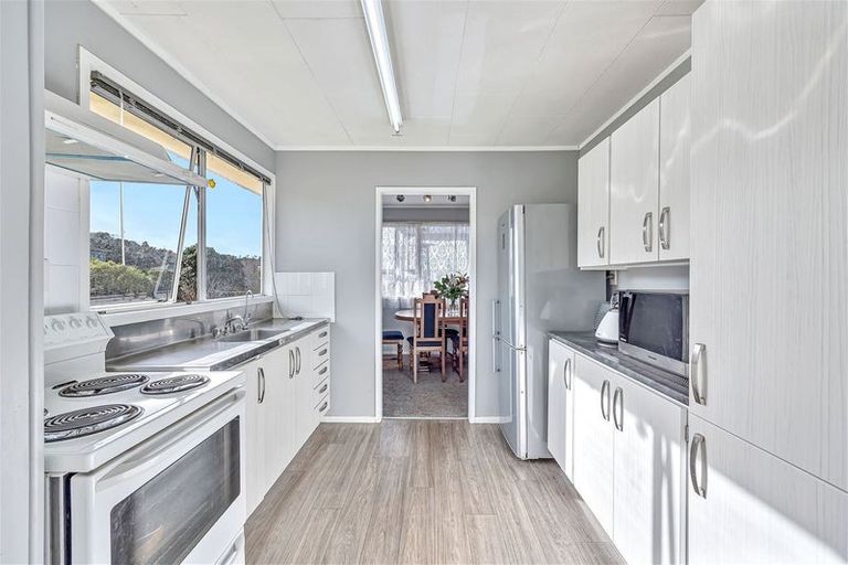 Photo of property in 64 West Harbour Drive, West Harbour, Auckland, 0618