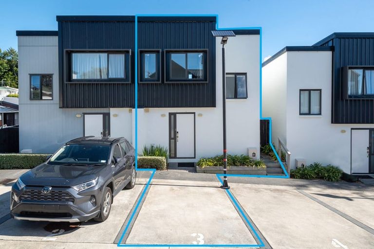 Photo of property in 2/36 Kaipatiki Road, Glenfield, Auckland, 0629