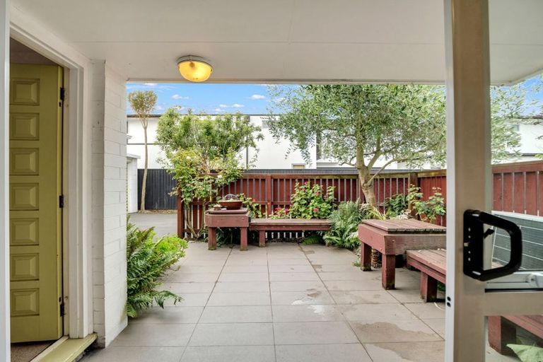 Photo of property in 33 Hewitts Road, Merivale, Christchurch, 8014