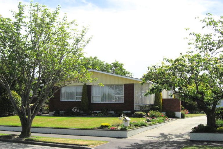 Photo of property in 6 Camberwell Place, Avonhead, Christchurch, 8042