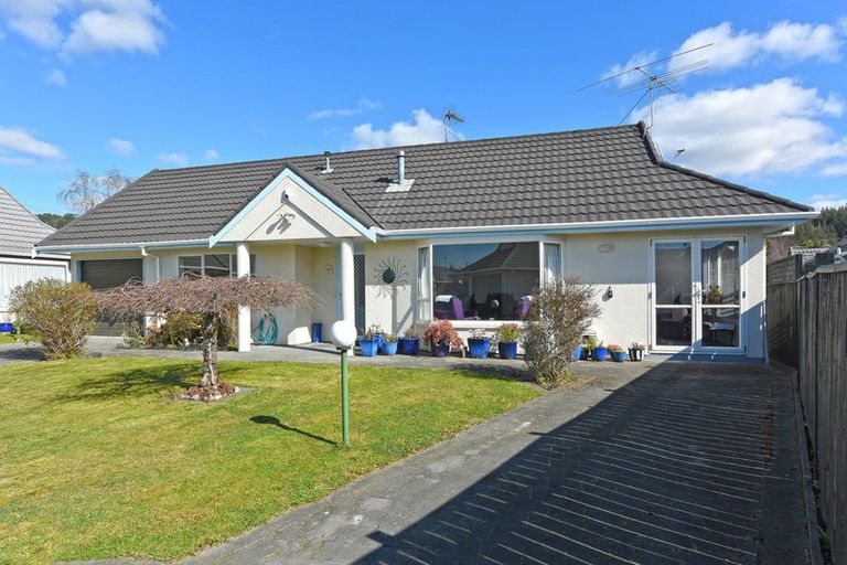 Photo of property in 3 Millwood Place, Silverstream, Upper Hutt, 5019
