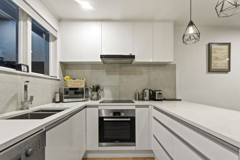 Photo of property in 2/5 Larchwood Avenue, Westmere, Auckland, 1022