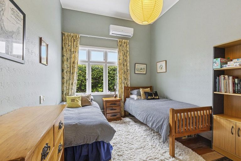 Photo of property in 9 West Road, Northland, Wellington, 6012