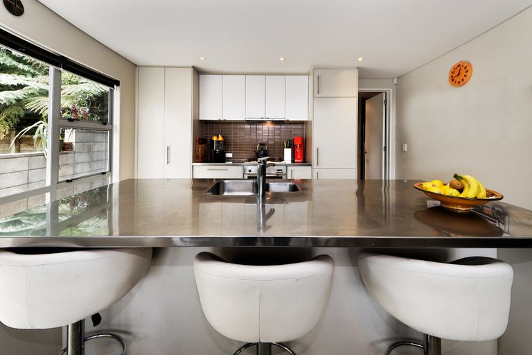 Photo of property in 21 Chamari Close, Titirangi, Auckland, 0604