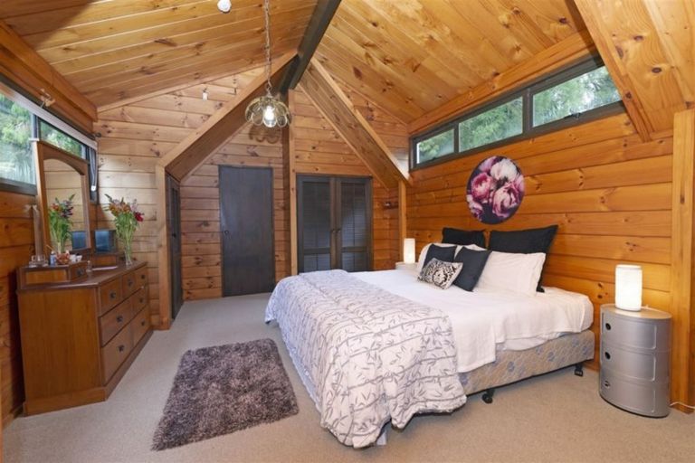 Photo of property in 566 Scenic Drive, Waiatarua, Auckland, 0612