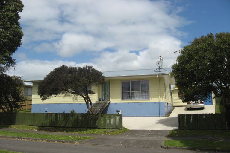 Photo of property in 9 Aden Place, Clendon Park, Auckland, 2103