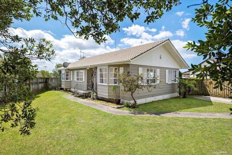 Photo of property in 35 Barbados Drive, Unsworth Heights, Auckland, 0632
