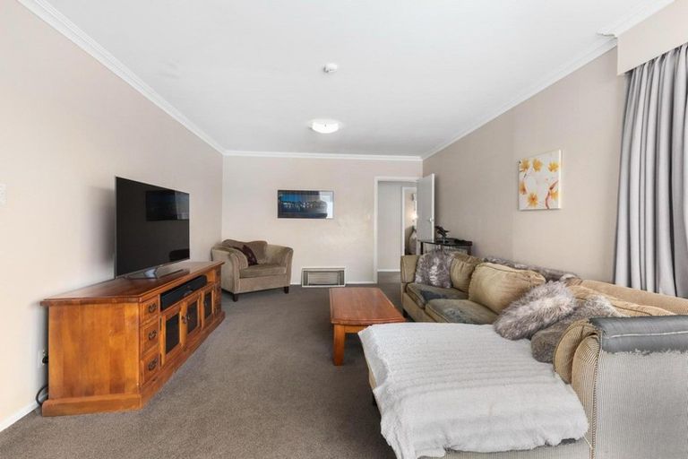 Photo of property in 57 Raroa Terrace, Tawa, Wellington, 5028