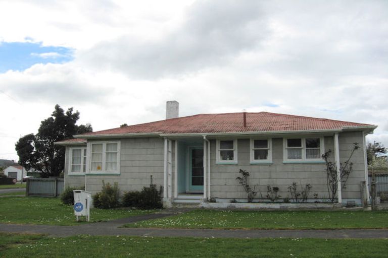 Photo of property in 1 Toro Street, Durie Hill, Whanganui, 4500