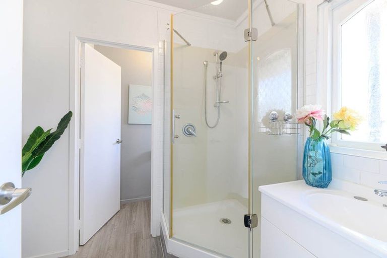 Photo of property in 9/1 Glen Road, Browns Bay, Auckland, 0630