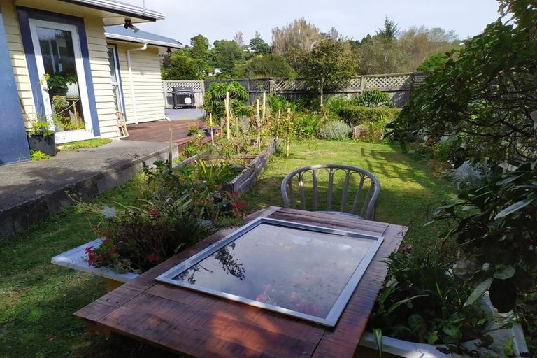 Photo of property in 5 Kendal Place, Merrilands, New Plymouth, 4312