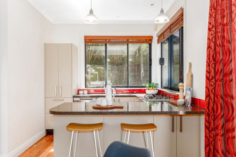 Photo of property in 94 Eden Street, Island Bay, Wellington, 6023