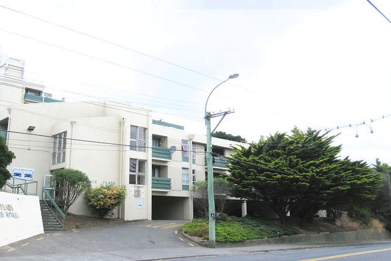 Photo of property in Granville Flats, 559 Adelaide Road, Berhampore, Wellington, 6023