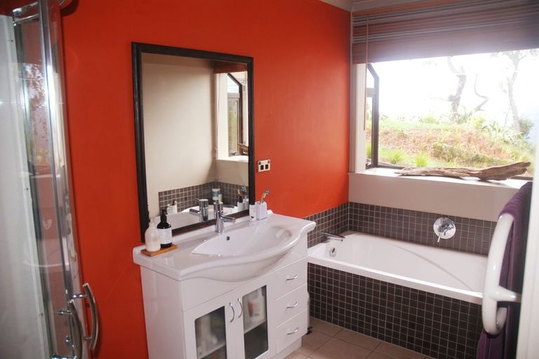 Photo of property in 45 Jonkers Road, Waitakere, Henderson, 0782