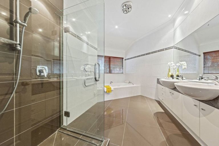 Photo of property in 56 Manor Park, Sunnyhills, Auckland, 2010