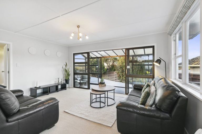 Photo of property in 35 Lynda Avenue, Paparangi, Wellington, 6037