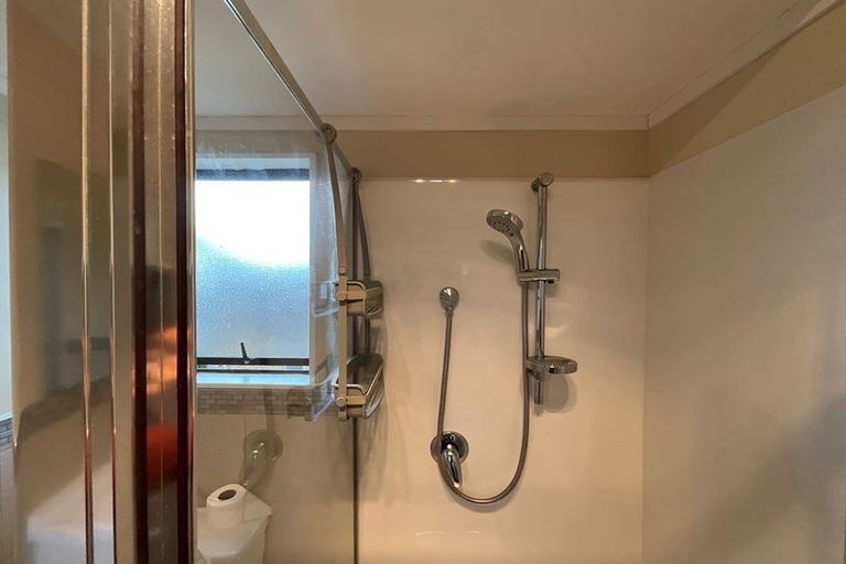 Photo of property in 13 Kearney Place, Massey, Auckland, 0614