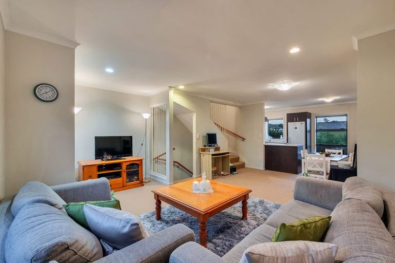Photo of property in 35 Barnea Circle, Glen Eden, Auckland, 0602