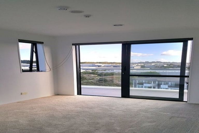 Photo of property in Apollo Apartments, 201/46 Rosedale Road, Rosedale, Auckland, 0632