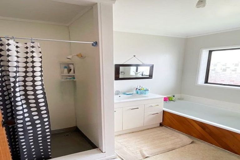 Photo of property in 1/21 Liam Place, Half Moon Bay, Auckland, 2012