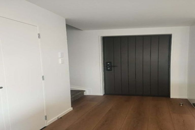 Photo of property in 2/19 Roberts Road, Glenfield, Auckland, 0629